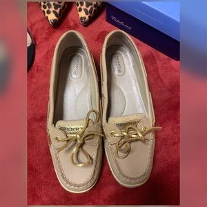 💋 Beige/Gold Sperry Boat Shoes